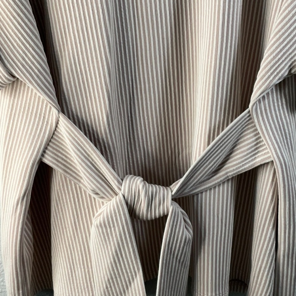 Express Tan and White Top with Tie Size Large - Picture 3 of 6